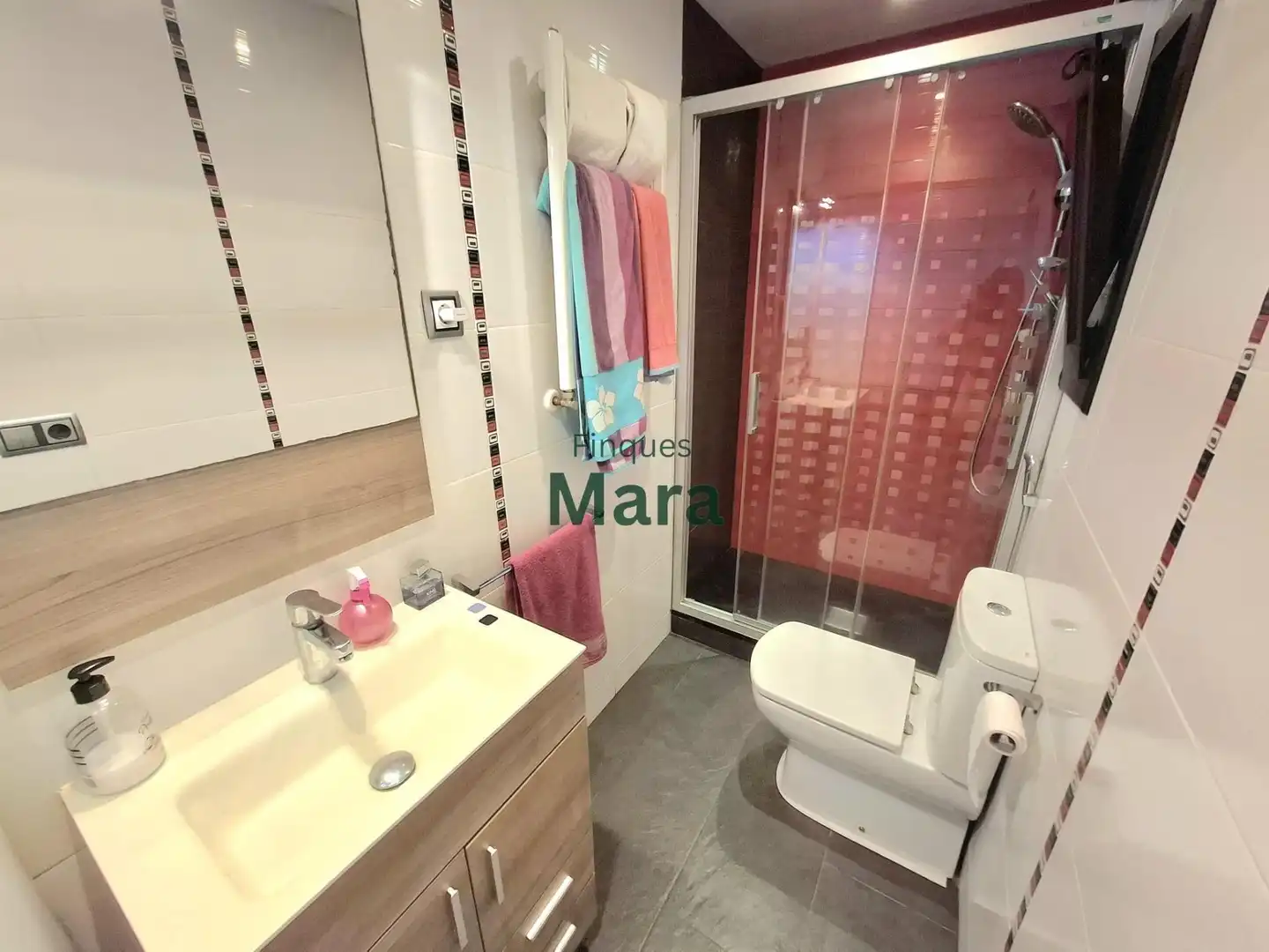 Bathroom of Flat for sale in Sant Boi de Llobregat  with Air Conditioner, Heating and Parquet flooring