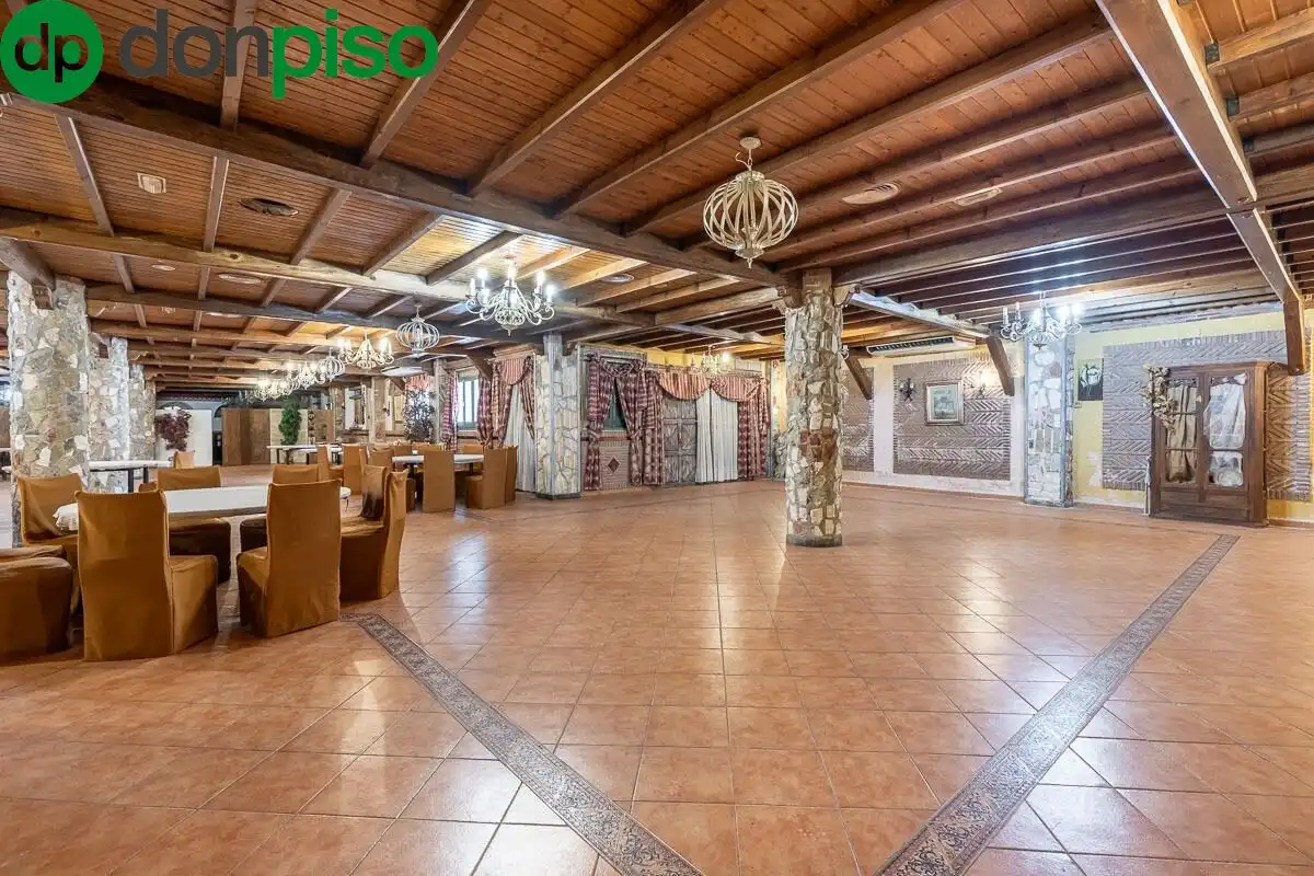 Local en venta en Pinos Genil con Terraza