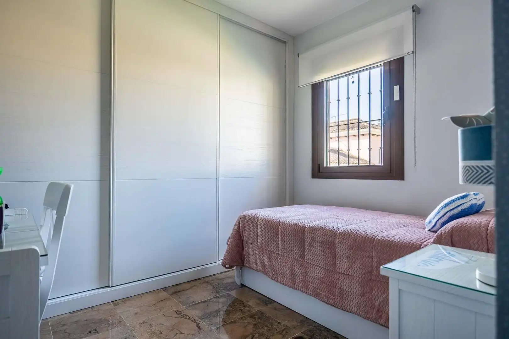 Habitación de Casa o chalet en venta en Montequinto con Aire acondicionado, Jardín privado y Terraza