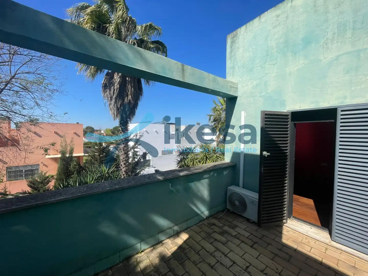 Terrassa de Casa o xalet en venda en Espartinas amb Jardí privat, Piscina i Piscina comunitària