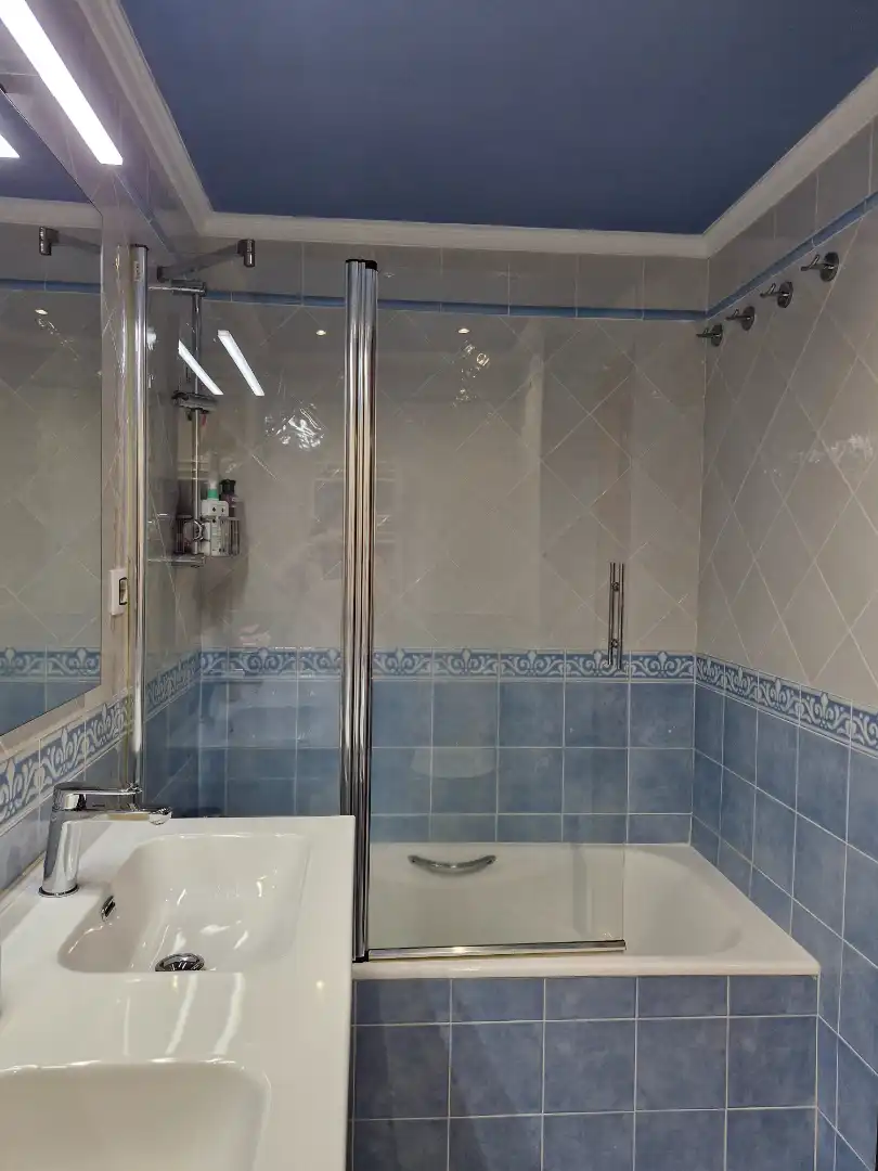 Bany de Pis en venda en Barakaldo  amb Calefacció, Parquet i Moblat