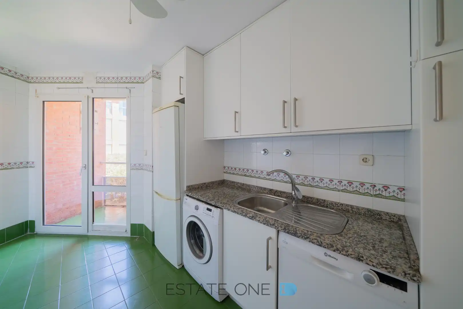 Cocina de Piso en venta en Pozuelo de Alarcón con Calefacción, Jardín privado y Parquet