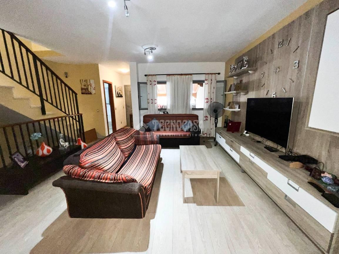 Living room of Single-family semi-detached for sale in Santa Lucía de Tirajana  with Balcony