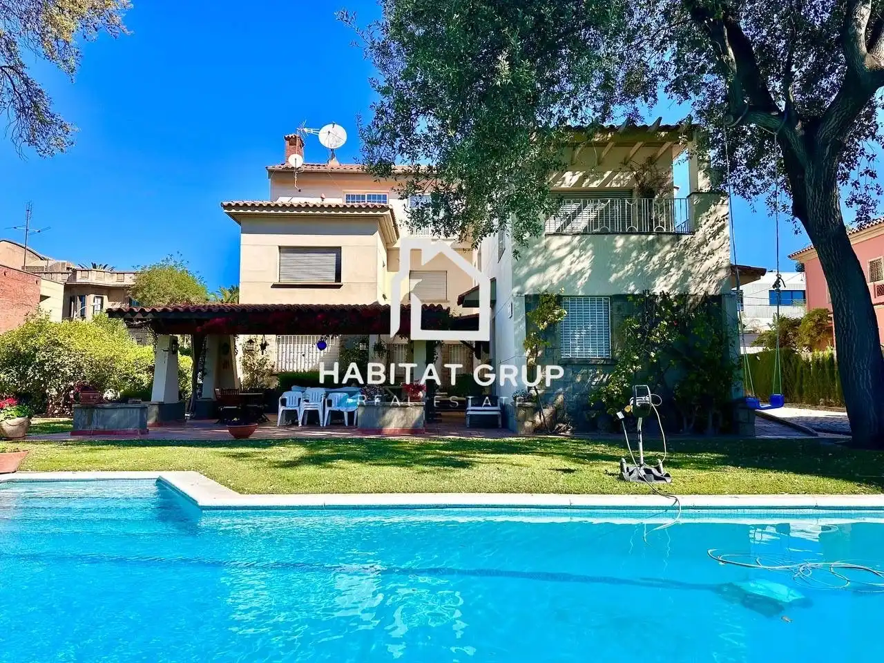 Vista exterior de Casa o chalet en venta en Castellbisbal con Aire acondicionado, Jardín privado y Trastero