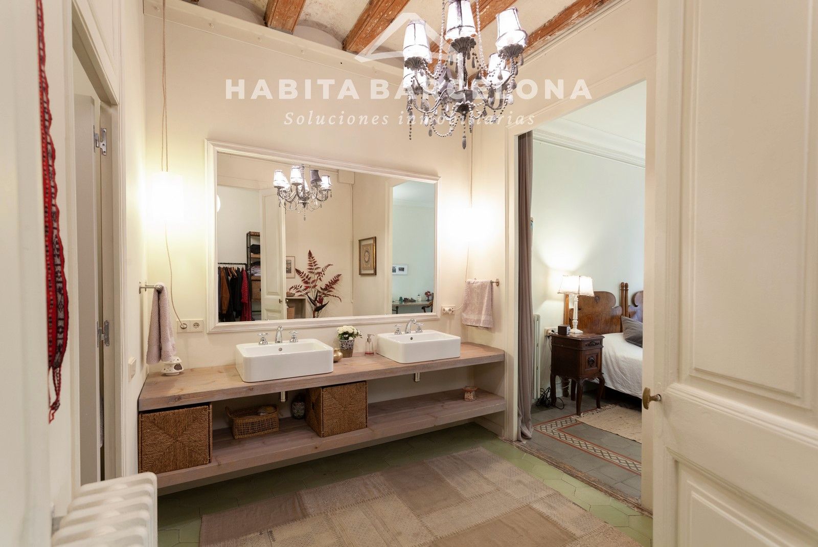 Baño de Piso de alquiler en  Barcelona Capital con Horno y Balcón