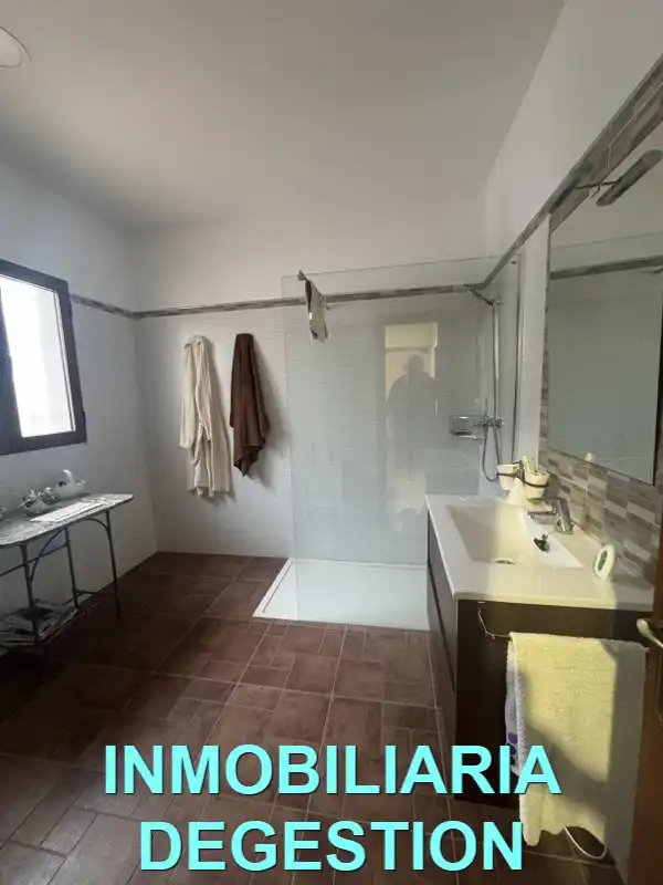 Baño de Casa adosada en venta en Guarromán con Aire acondicionado, Calefacción y Jardín privado