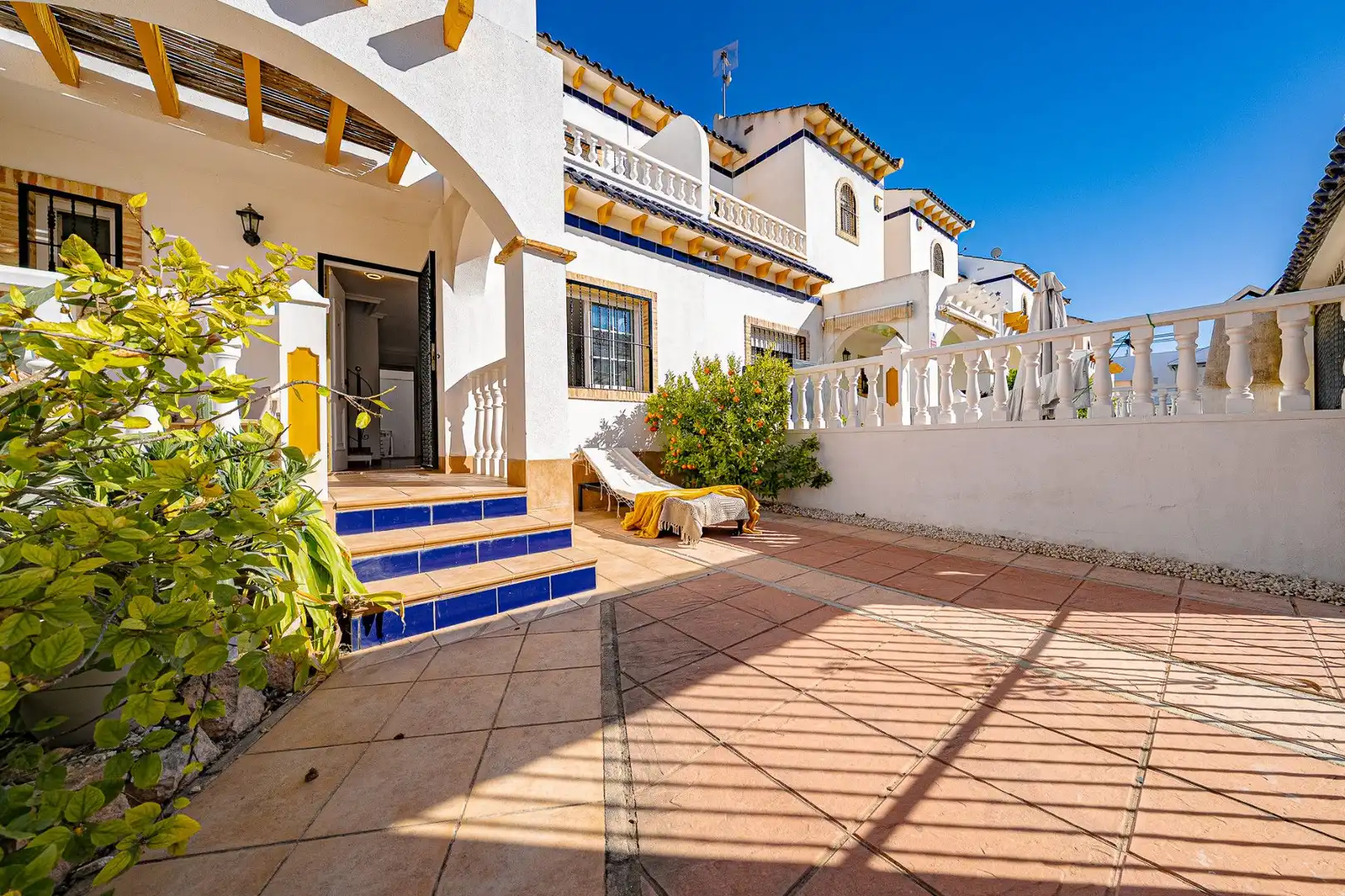 House with terrace for sale in Calle de fenix