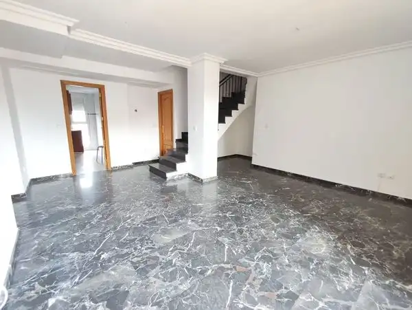 Maisonette zum Verkauf in Valencia mit Klimaanlage, Heizung und Terrasse