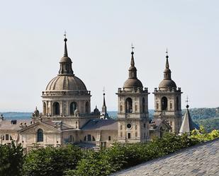 Exterior view of Flat to rent in San Lorenzo de El Escorial  with Heating, Furnished and Oven