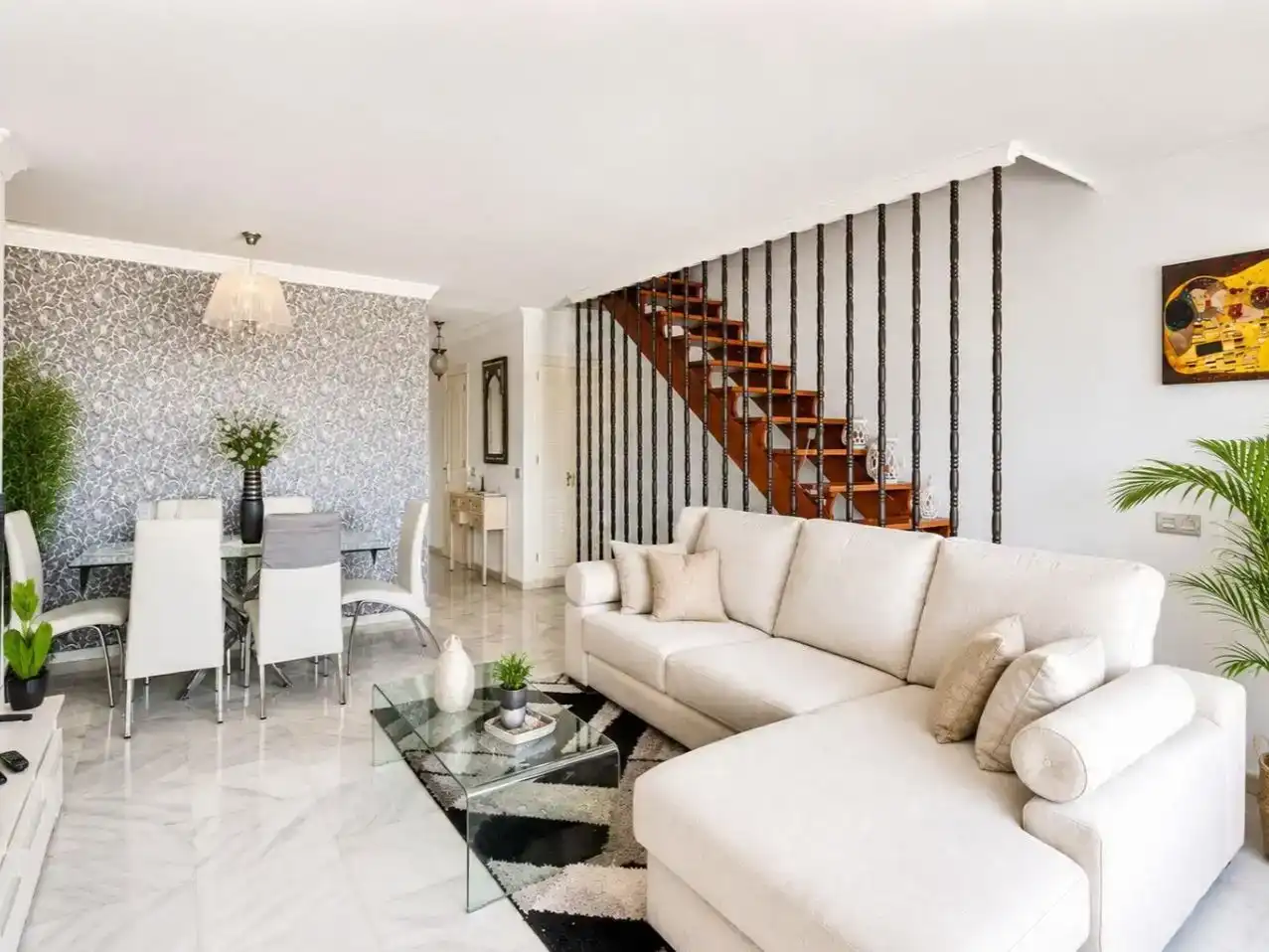Sala de estar de Casa adosada en venta en Estepona con Aire acondicionado