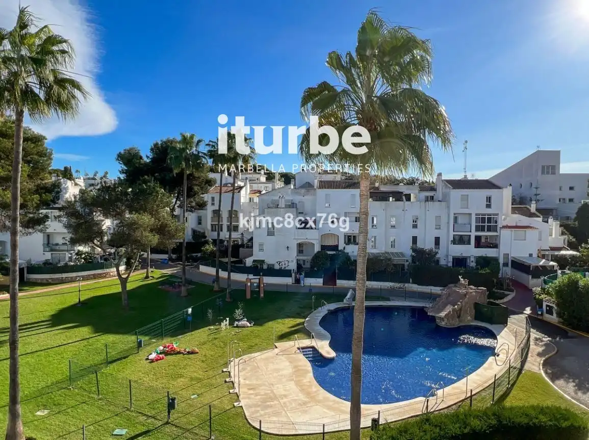 Vista exterior de Piso en venta en Marbella con Terraza, Piscina y Amueblado