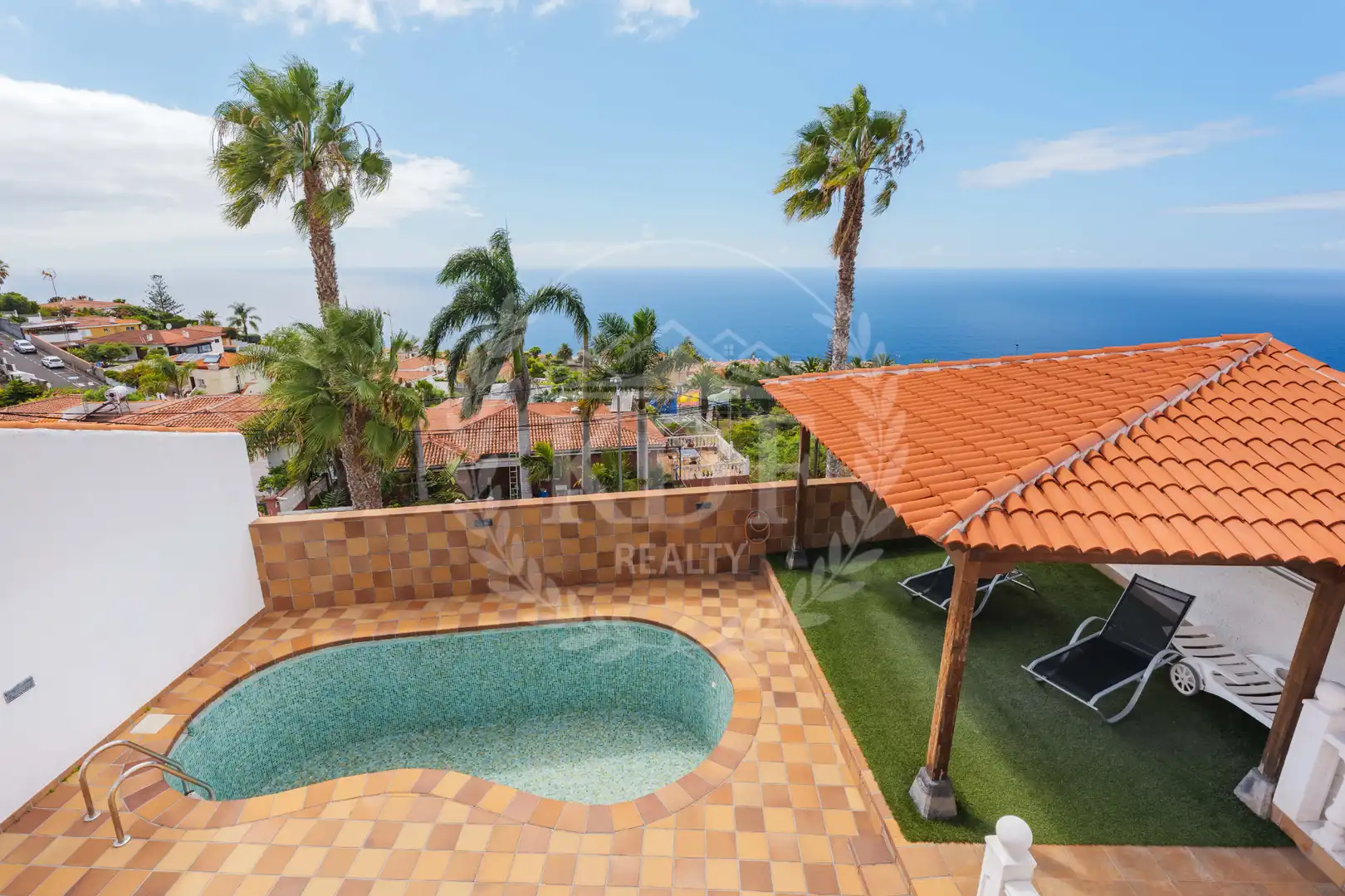 Vista exterior de Casa o xalet en venda en Tacoronte amb Jardí privat, Terrassa i Piscina
