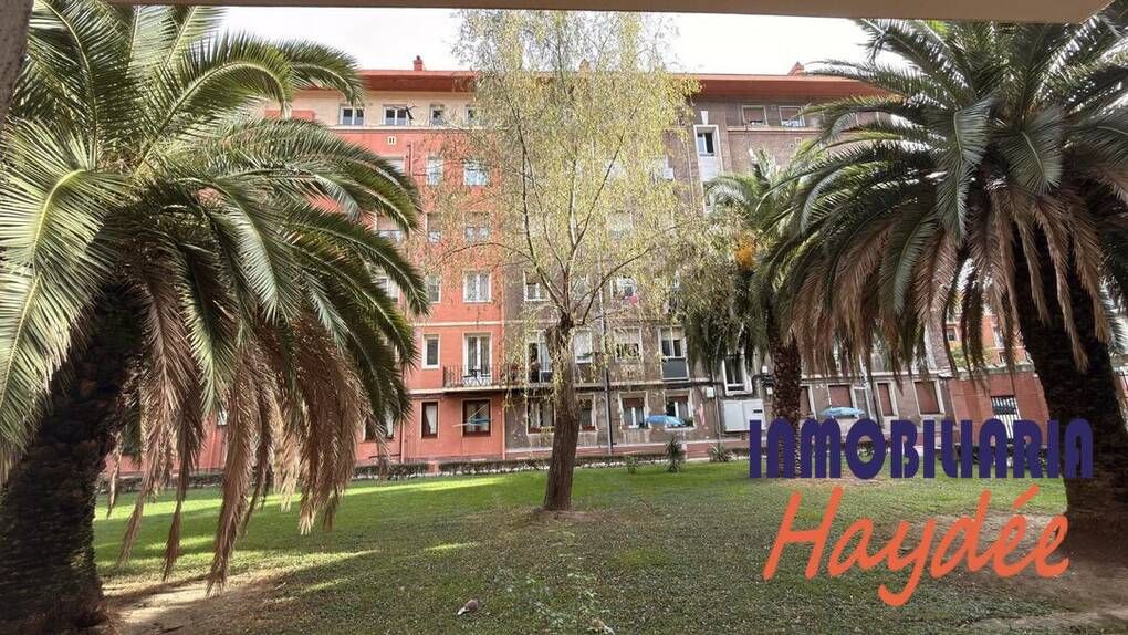 Vista exterior de Pis en venda en Bilbao  amb Calefacció i Moblat