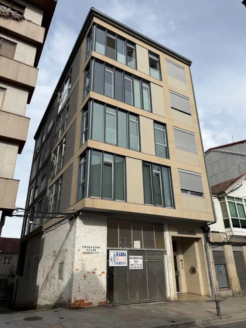 Vista exterior de Oficina de lloguer en O Carballiño   amb Calefacció