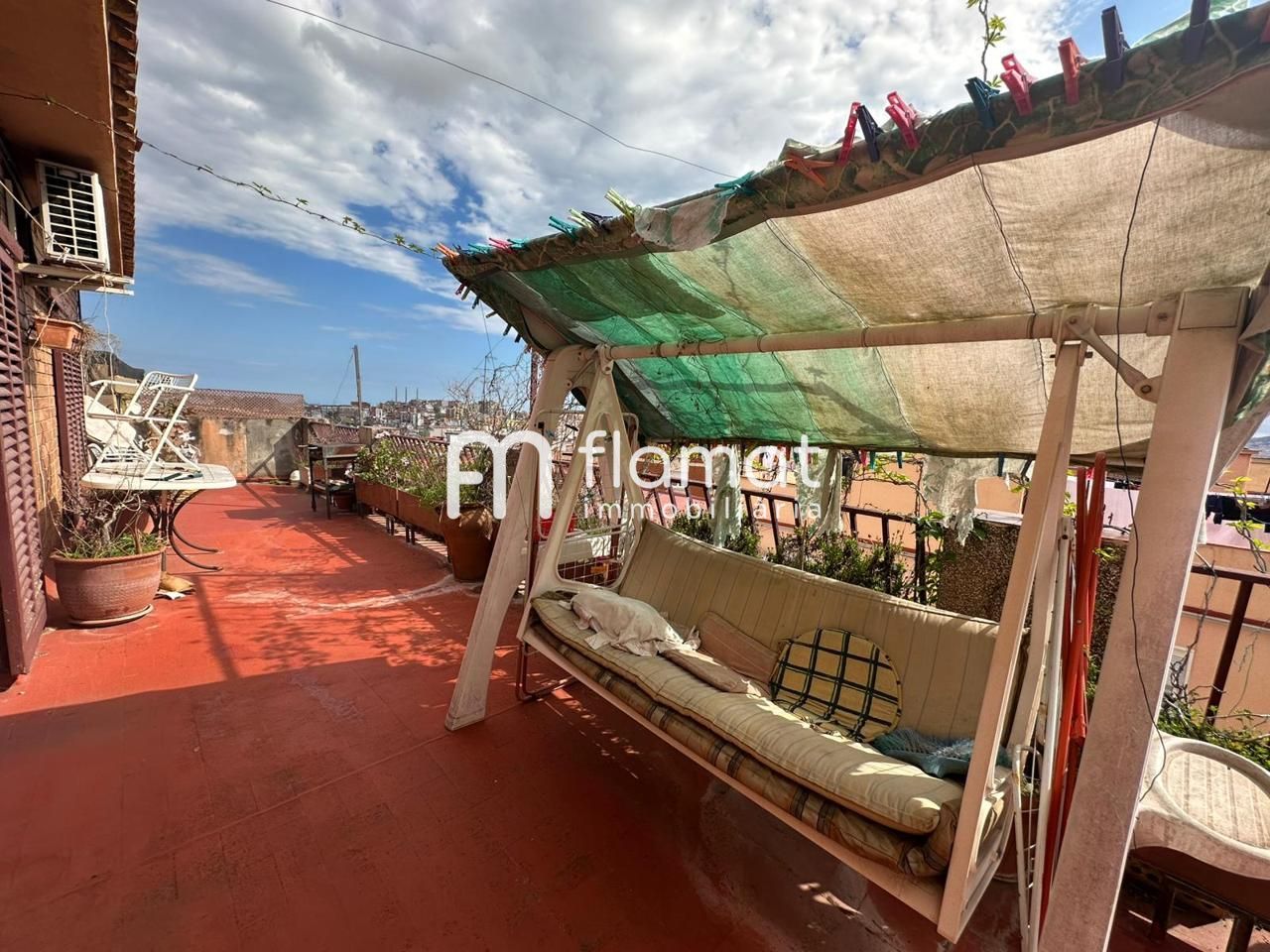 Terraza de Edificio en venta en Santa Coloma de Gramenet