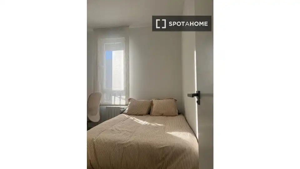 Bedroom of Flat for rent in Madrid  with Air Conditioner, Heating and Furnished