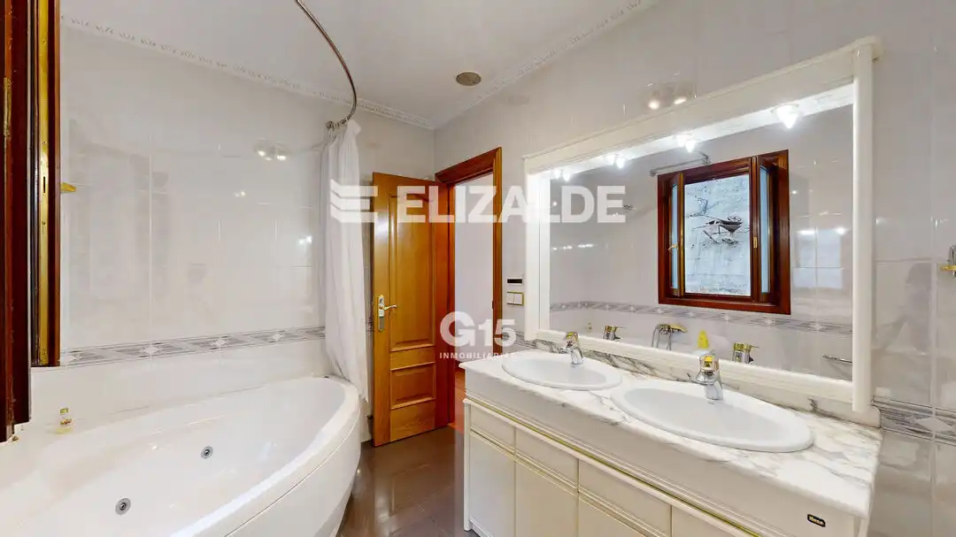 Bany de Casa o xalet en venda en Hondarribia amb Calefacció, Jardí privat i Terrassa