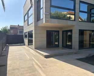Vista exterior de Casa o xalet en venda en Sant Cugat del Vallès amb Aire condicionat, Calefacció i Jardí privat