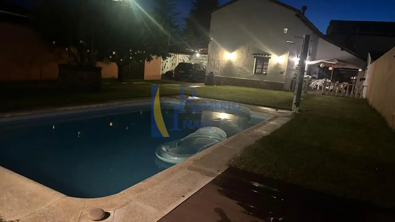 Piscina de Casa o chalet en venta en Cubillas de los Oteros con Calefacción, Jardín privado y Piscina
