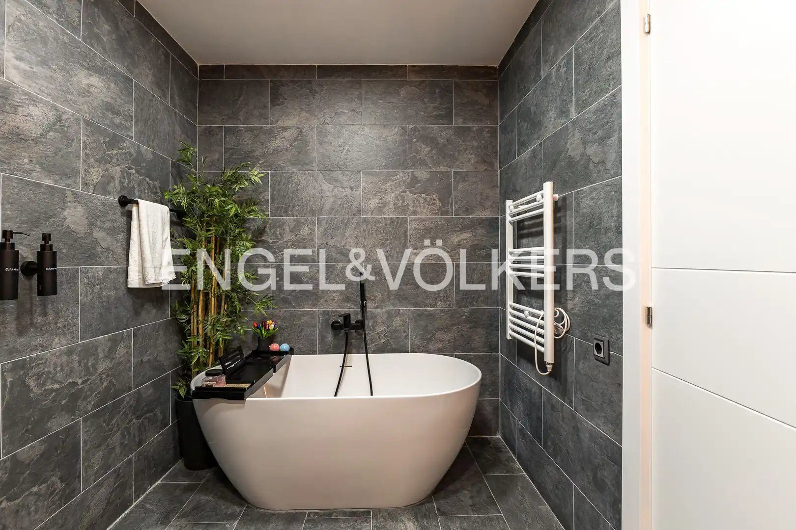 Bathroom of Flat for rent in Barcelona  with Air Conditioner, Heating and Private garden