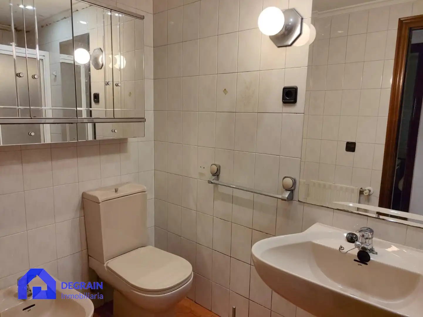 Badezimmer von Wohnung zum Verkauf in Oviedo  mit Heizung und Abstellraum