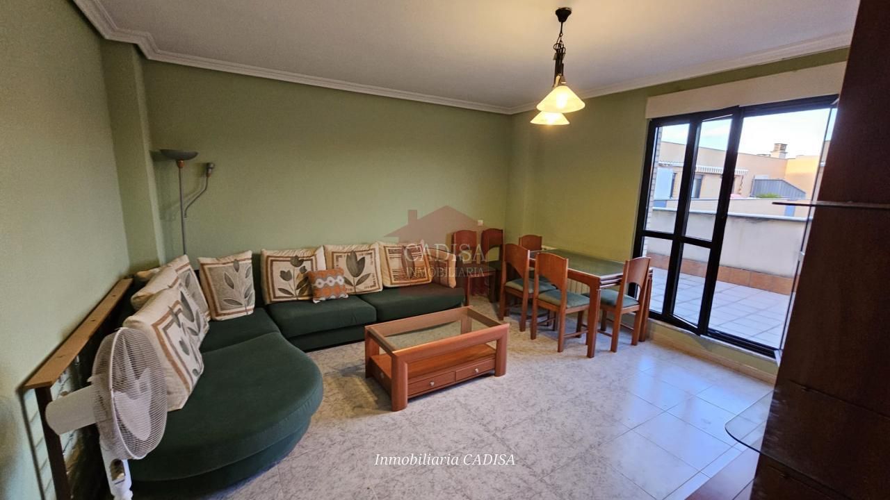 Sala d'estar de Àtic de lloguer en Salamanca Capital amb Calefacció, Terrassa i Moblat