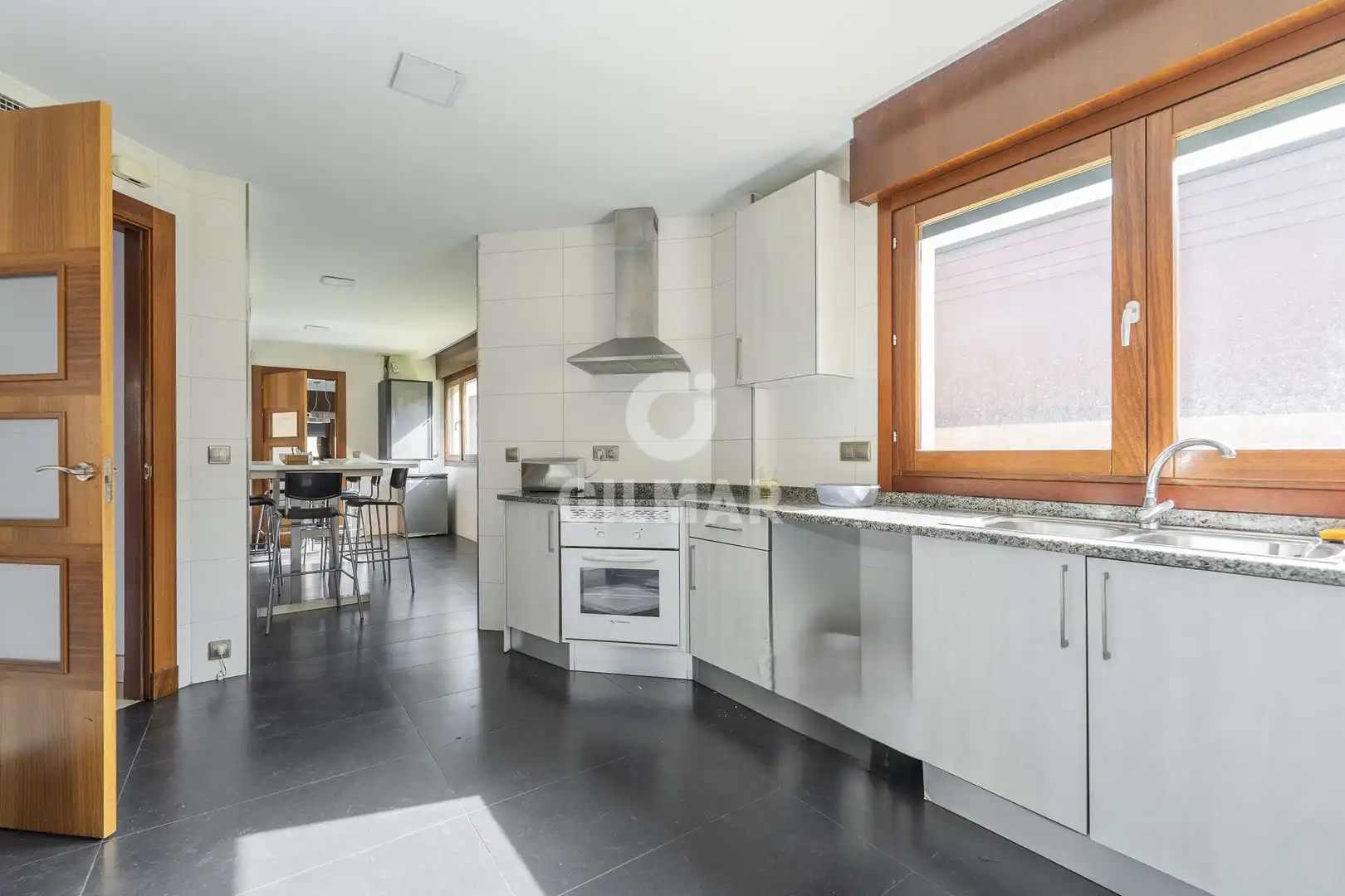 Cocina de Casa o chalet en venta en Madrid con Calefacción, Jardín privado y Piscina