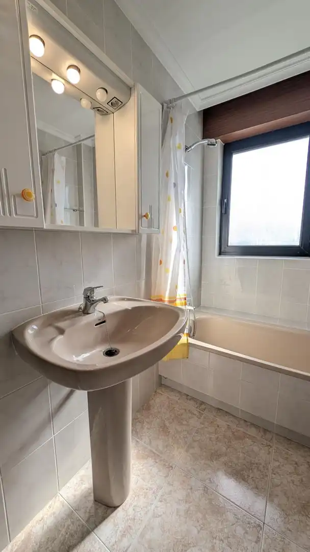 Baño de Piso de alquiler en Piélagos con Calefacción, Terraza y Amueblado