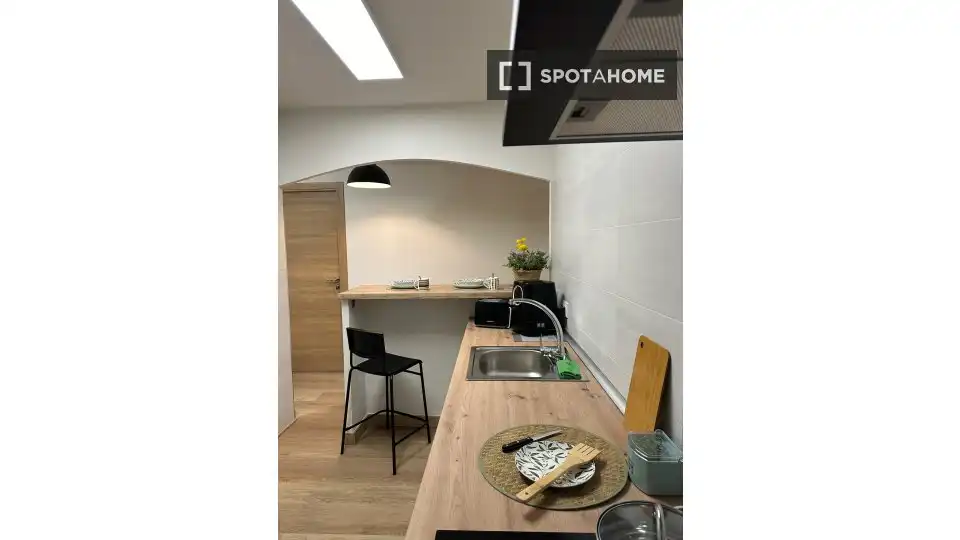 Kitchen of Flat for share in Macarena