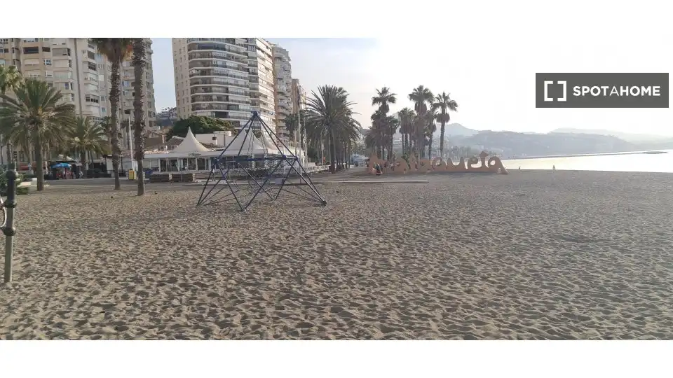 Vista exterior de Estudi per a compartir en Málaga amb Aire condicionat, Calefacció i Terrassa