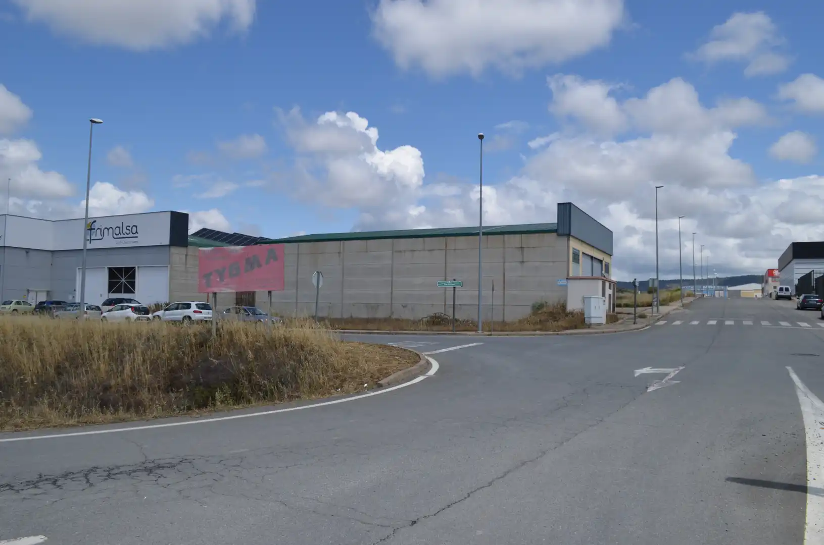 Außenansicht von Fabrikhallen zum Verkauf in Malpartida de Plasencia