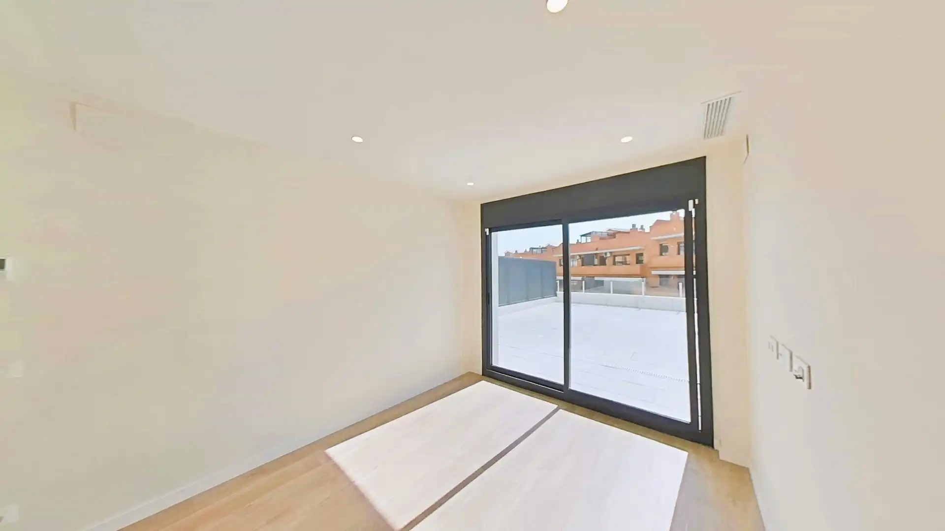 Habitación de Planta baja en venta en Cubelles con Aire acondicionado, Calefacción y Jardín privado