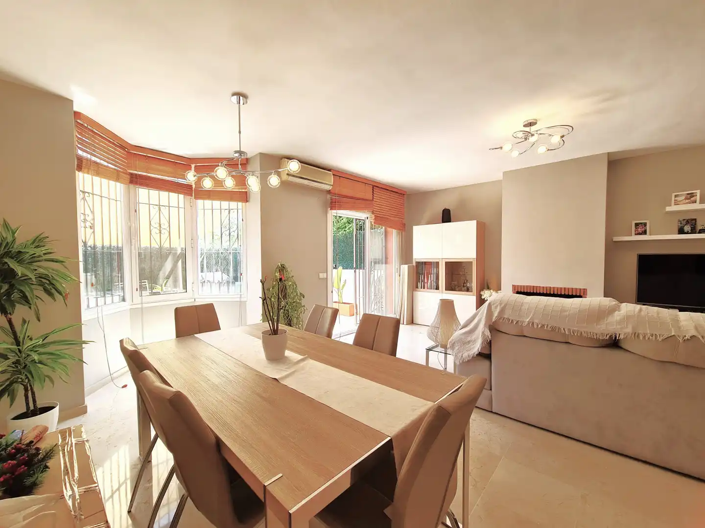 Dining room of Detached homes for sale in Estepona  with Air Conditioner, Private garden and Terrace