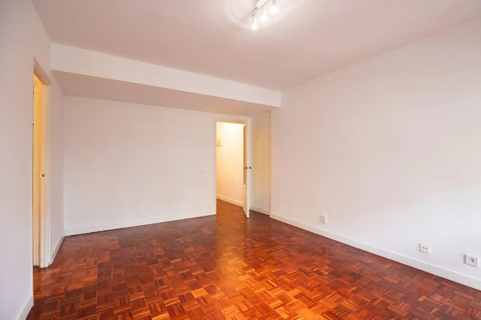 Bedroom of Flat for rent in Madrid  with Parquet flooring and Terrace