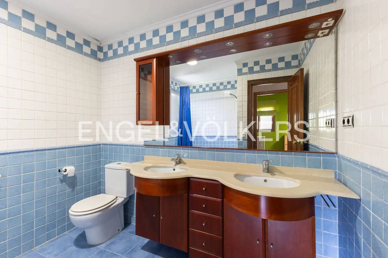 Bathroom of Houses for sale in Chiva  with Air Conditioner, Heating and Private garden