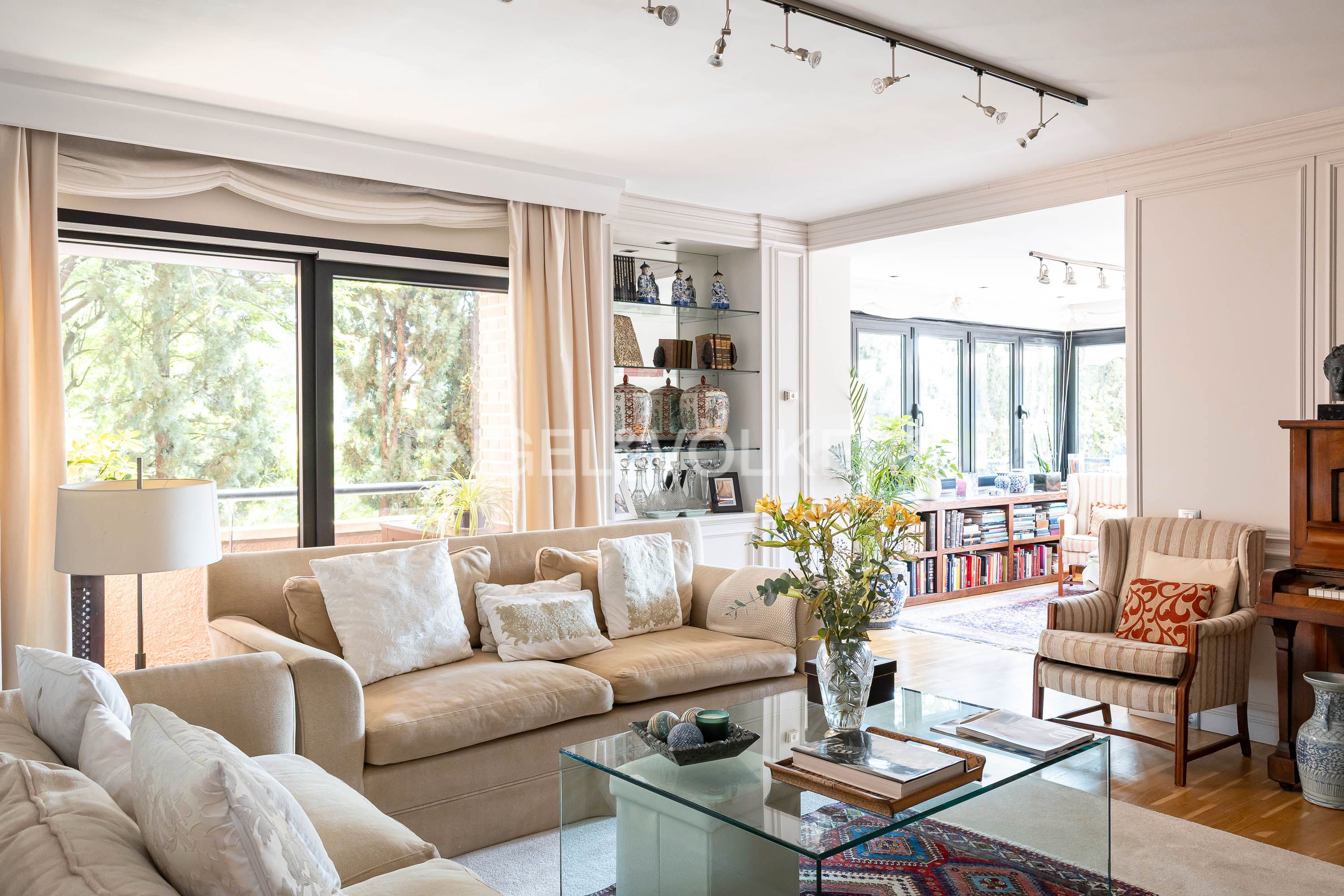 Living room of Apartment for sale in  Madrid Capital  with Air Conditioner, Heating and Terrace