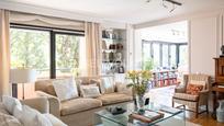 Sala d'estar de Apartament en venda en  Madrid Capital amb Aire condicionat, Calefacció i Terrassa