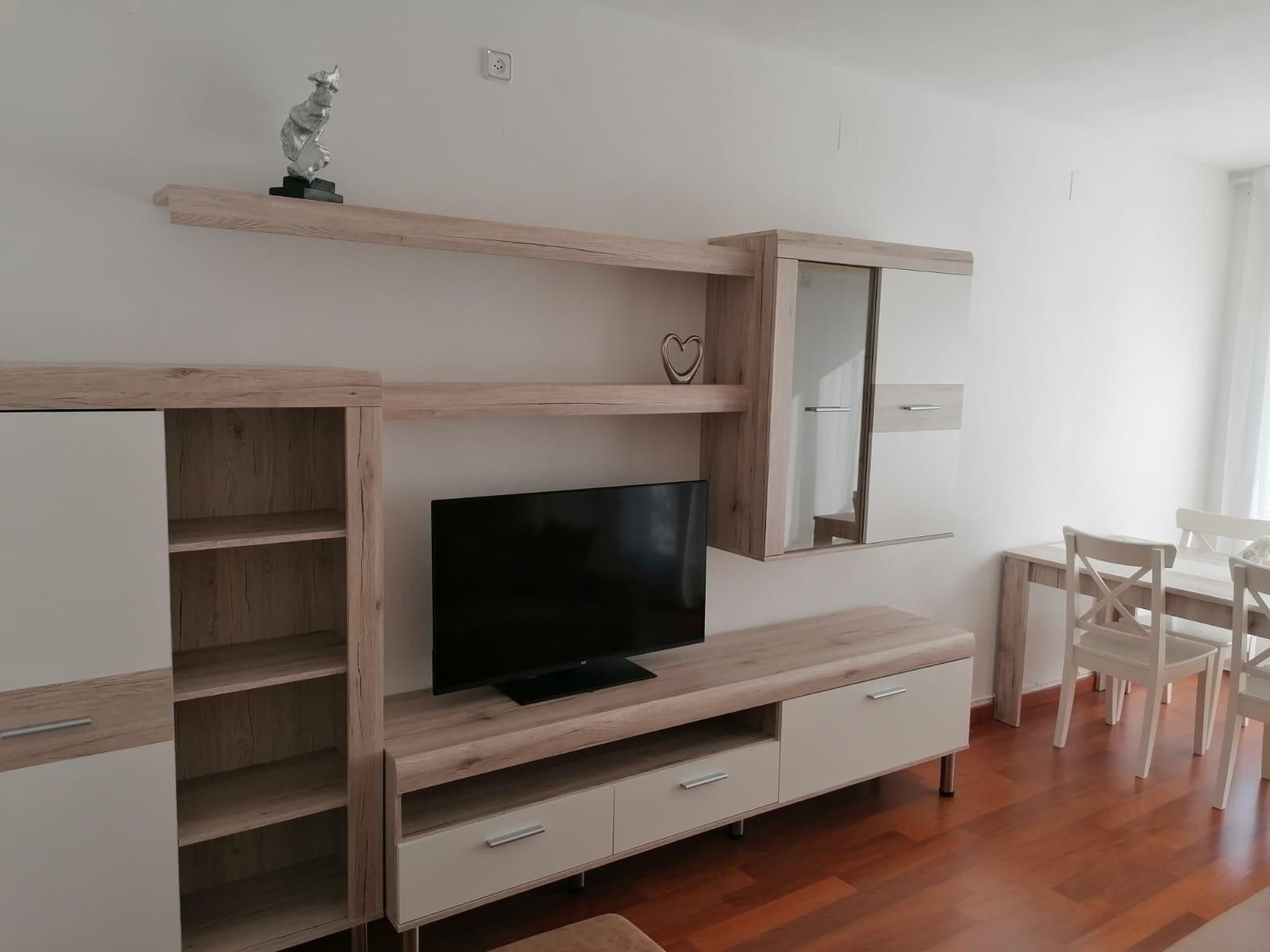 Sala d'estar de Pis de lloguer en El Vendrell amb Aire condicionat, Parquet i Balcó
