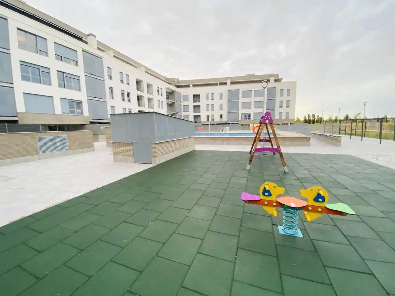 Terraza de Piso en venta en Alovera con Calefacción, Trastero y Piscina