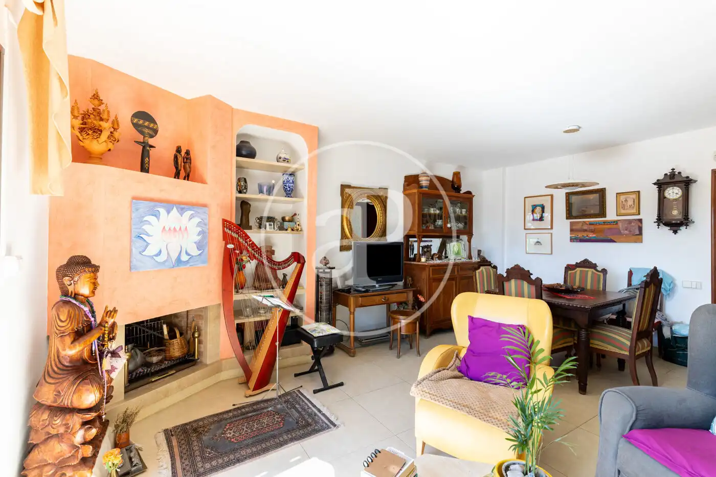 Sala d'estar de Casa adosada en venda en Cerdanyola del Vallès amb Aire condicionat, Calefacció i Jardí privat