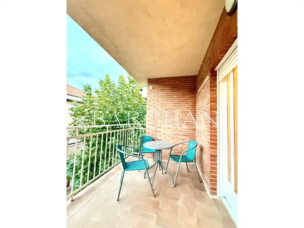 Terraza de Piso para compartir en Villanueva de la Cañada con Amueblado, Horno y Lavadora