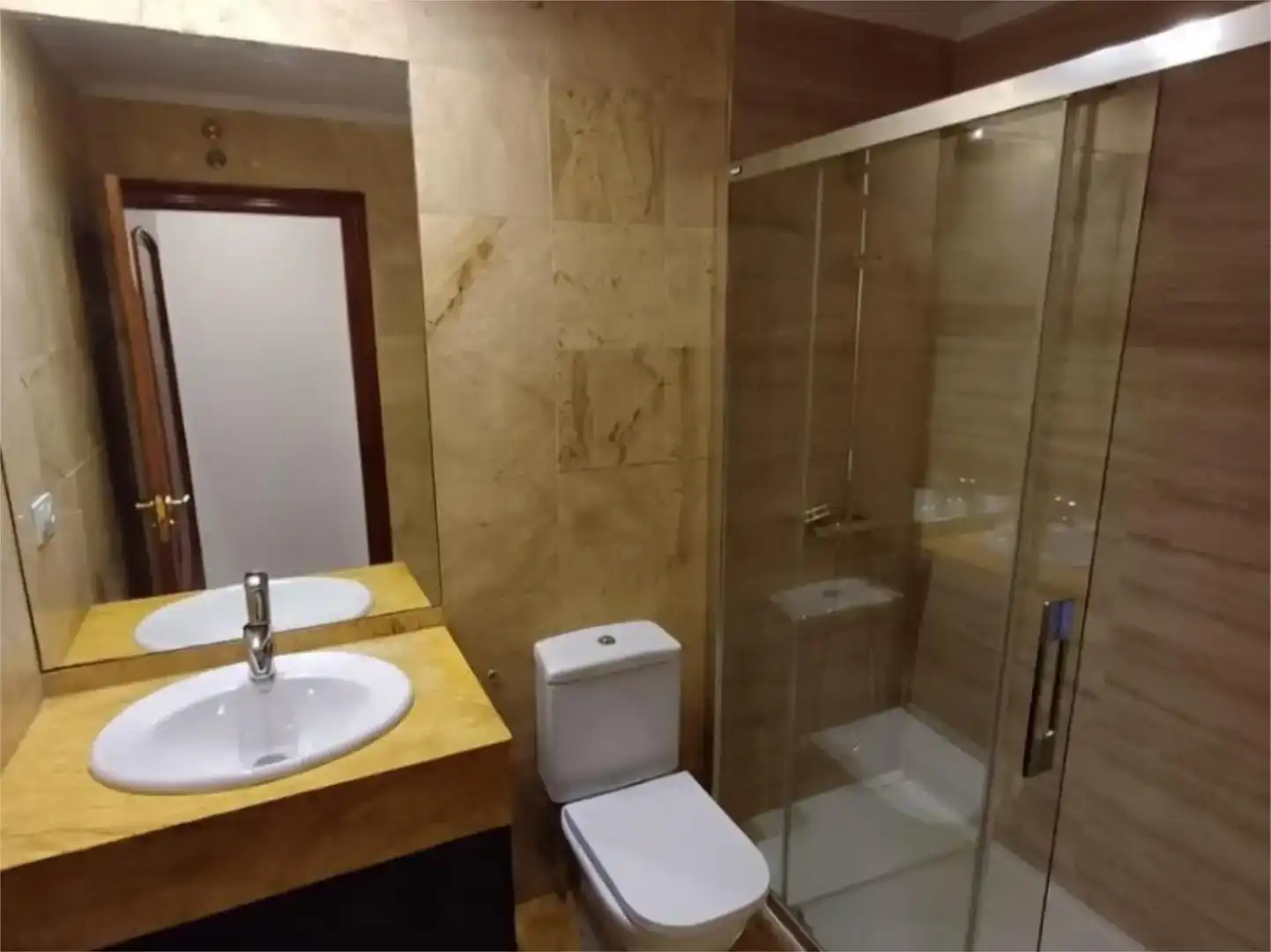 Bathroom of Flat for sale in Gijón   with Swimming Pool