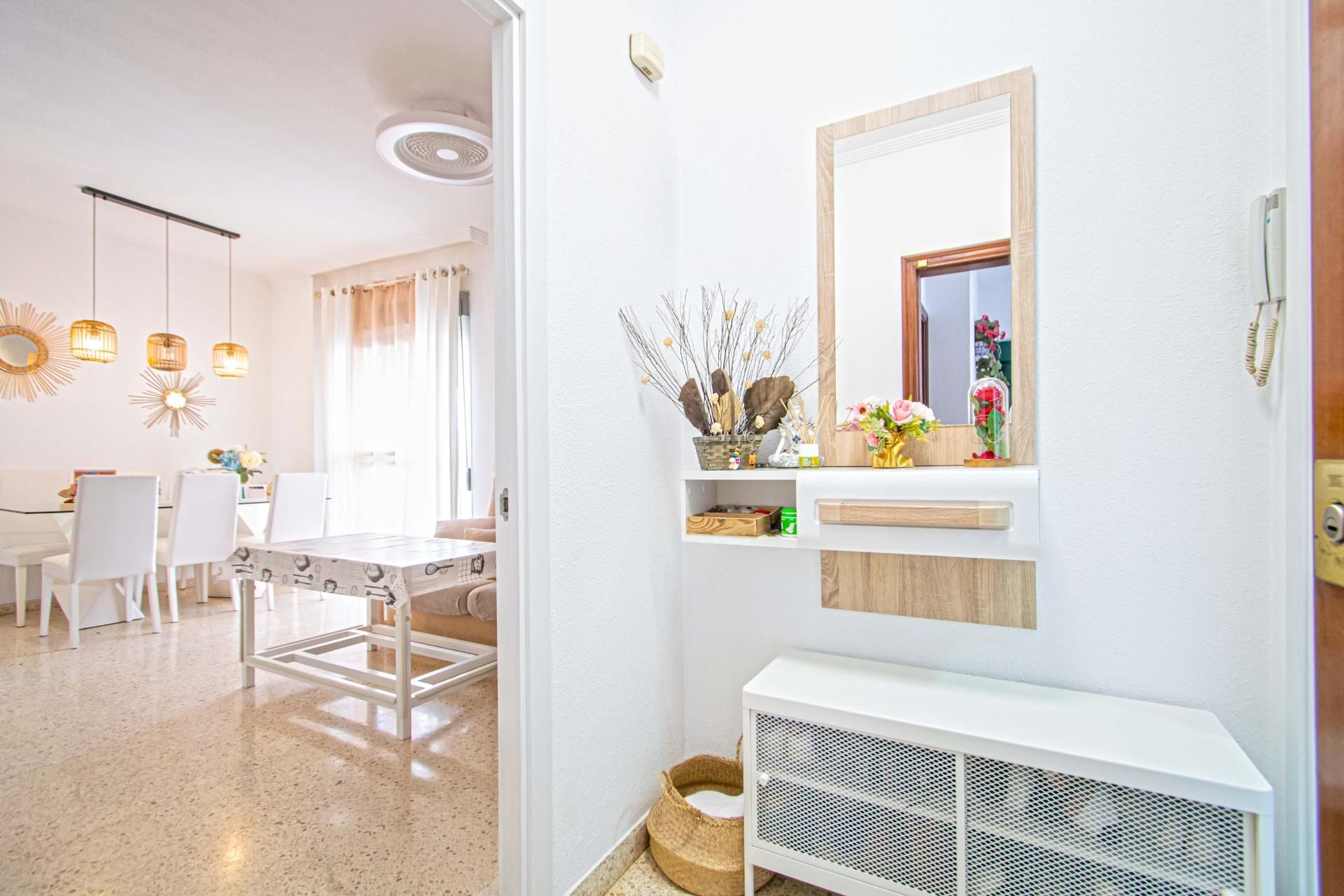 Flat for sale in  Sevilla Capital  with Air Conditioner and Balcony