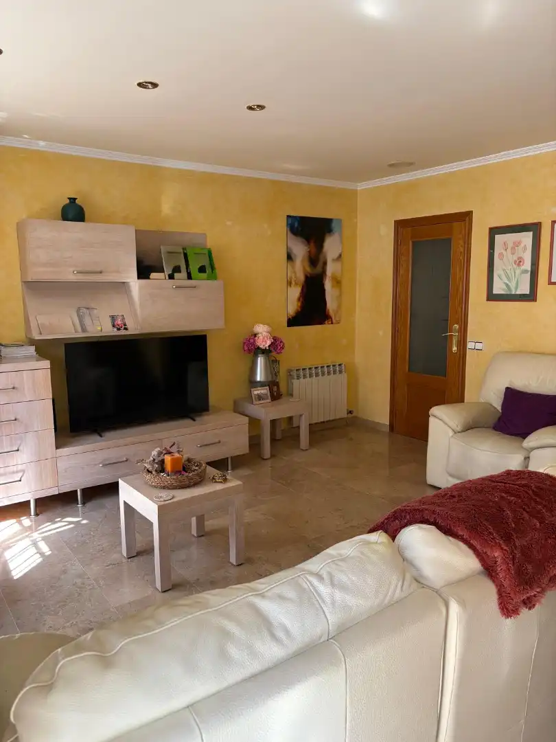 Sala de estar de Casa adosada en venta en Barcelona con Aire acondicionado, Calefacción y Jardín privado