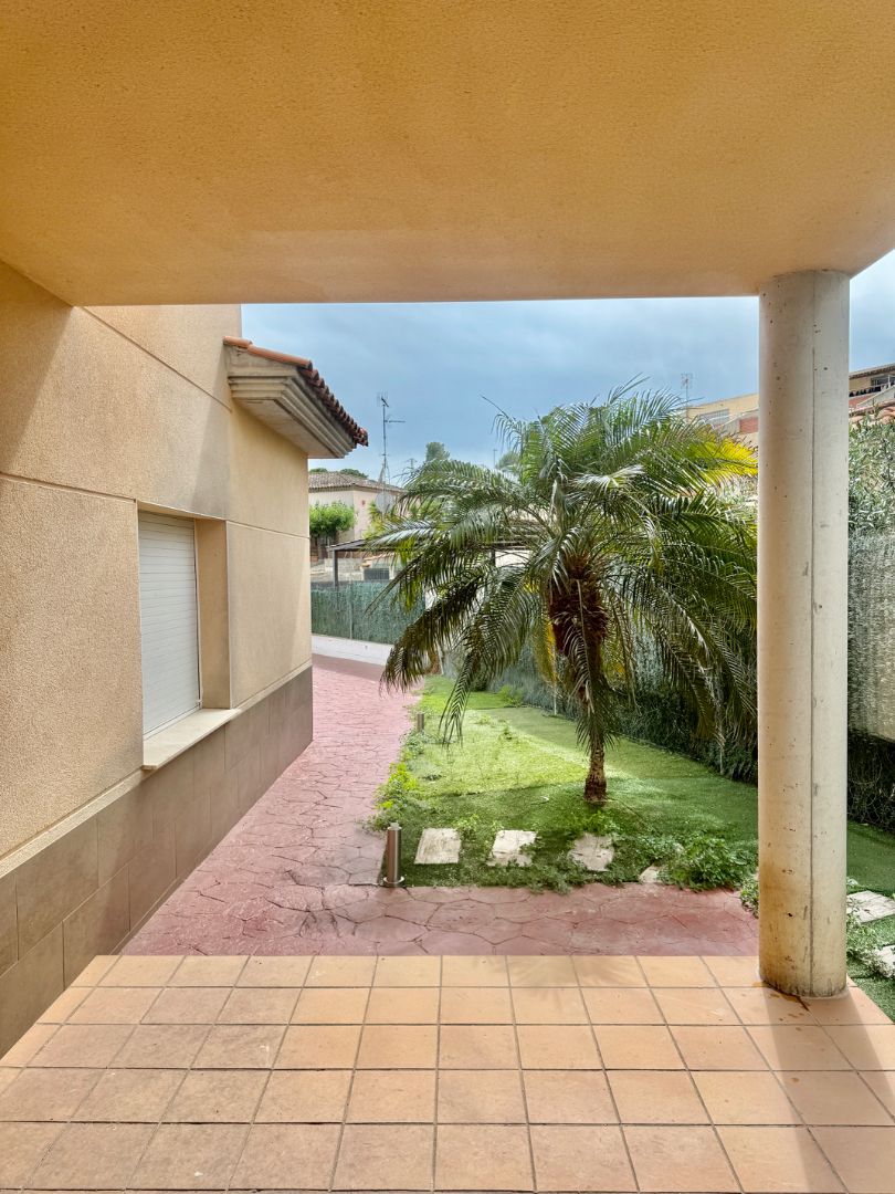Exterior view of Single-family semi-detached for sale in Vila-rodona  with Heating, Private garden and Parquet flooring