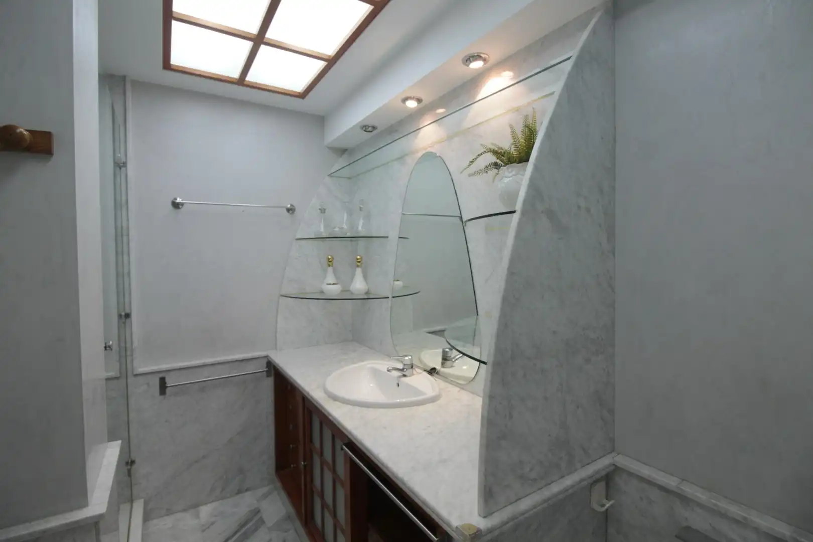 Baño de Piso en venta en Sevilla con Balcón y Jacuzzi