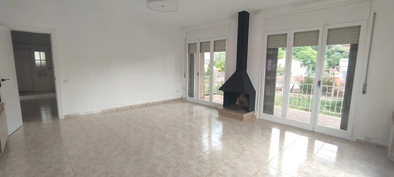 Sala de estar de Casa o chalet en venta en Vallirana con Aire acondicionado, Jardín privado y Terraza
