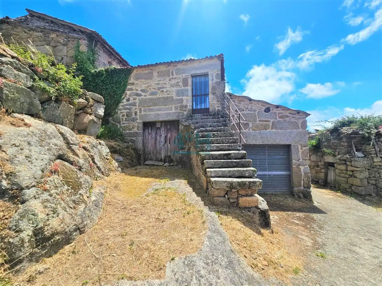 House with terrace for sale in San Cibrao das Viñas