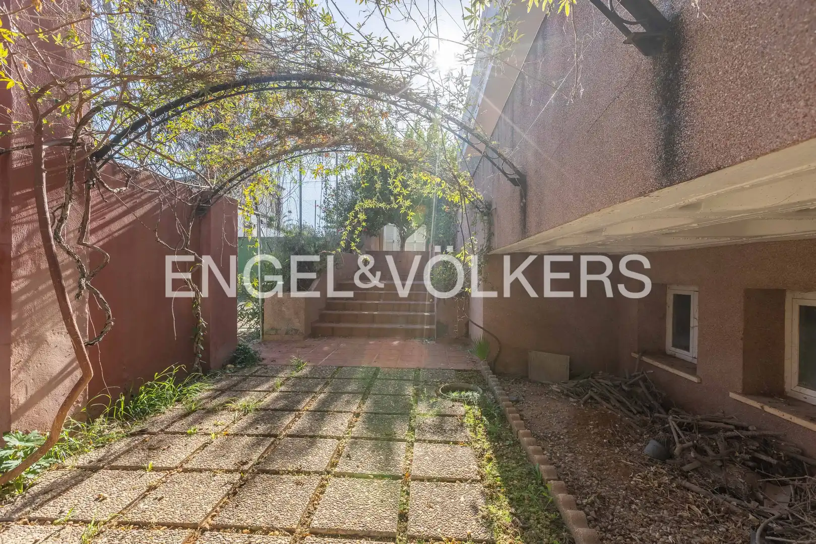 Houses for sale in Dos Hermanas  with Air Conditioner, Heating and Private garden