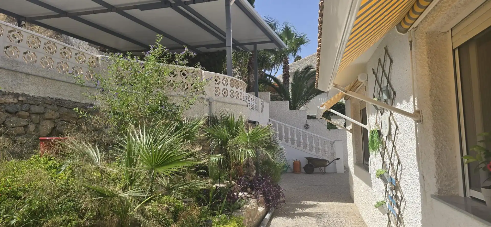 Vista exterior de Casa o xalet en venda en Cartagena amb Aire condicionat, Calefacció i Jardí privat